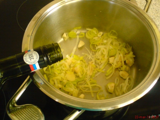 Krémová pórovo-cesnaková polievka (fotorecept) - obrázok 1