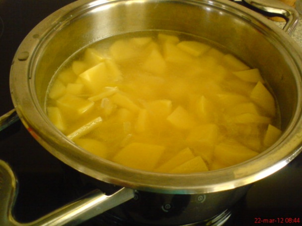 Krémová pórovo-cesnaková polievka (fotorecept) - obrázok 2