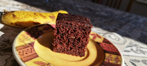 Šťavnatý kakaový koláč s banánom  - obrázok 2