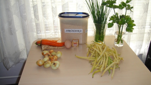 Zeleninová letná polievka s drožďovými guličkami (fotorecept) - obrázok 1