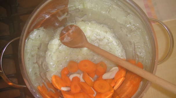 Zeleninová letná polievka s drožďovými guličkami (fotorecept) - obrázok 2