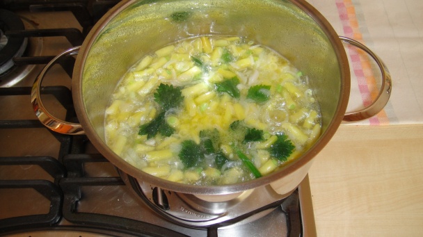 Zeleninová letná polievka s drožďovými guličkami (fotorecept) - obrázok 4