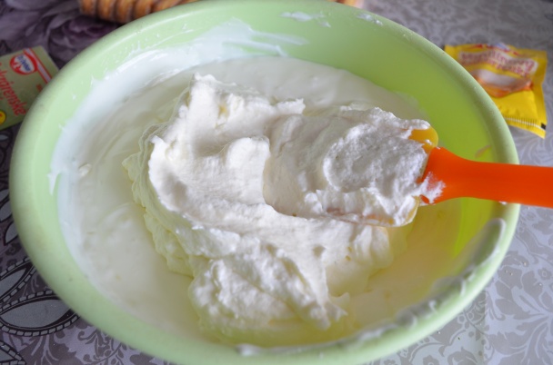Svieži smotanovo-ovocný koláč - obrázok 4