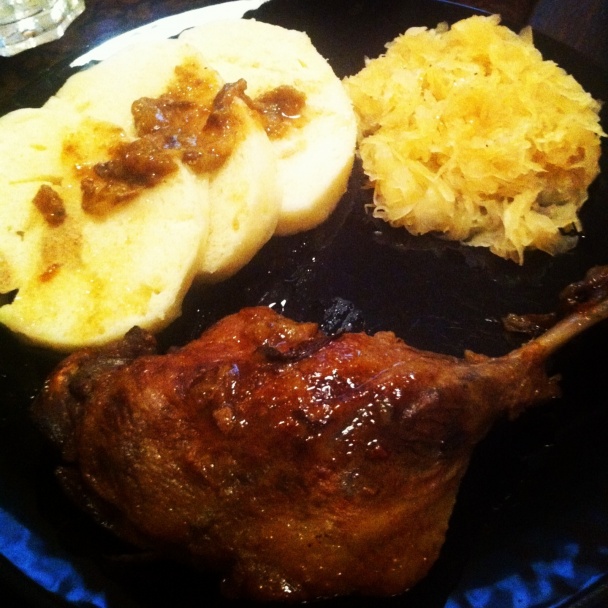 Kačacie stehna s dusenou kapustou a knedľou - obrázok 3