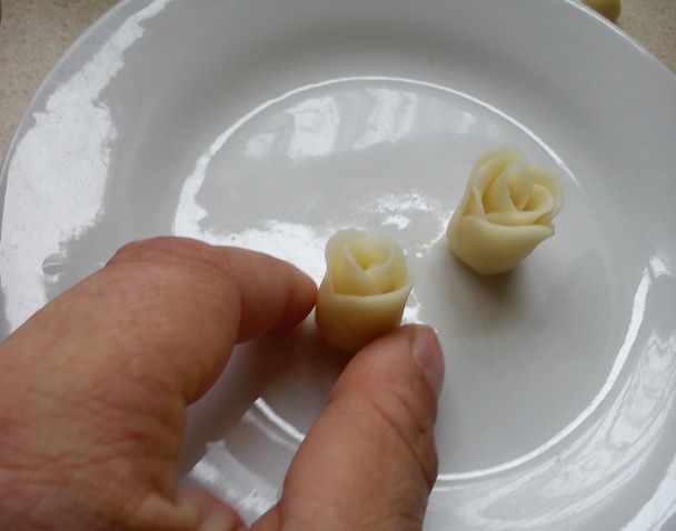Ruže z marcipánu (fotorecept) - obrázok 13