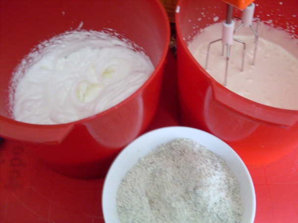 Jednoduchá narodeninová torta (fotorecept) - obrázok 2