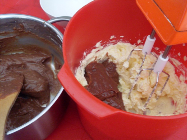 Jednoduchá narodeninová torta (fotorecept) - obrázok 6