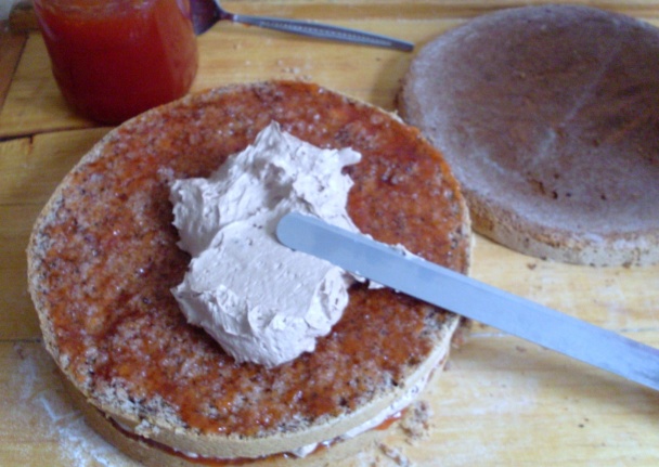 Jednoduchá narodeninová torta (fotorecept) - obrázok 8