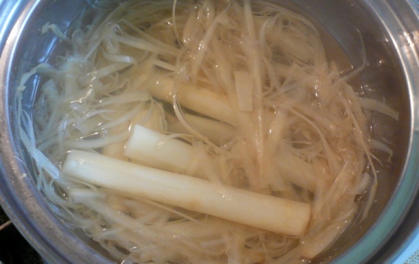 Špargľová polievka s hlivou a medvedím cesnakom (fotorecept) - obrázok 2