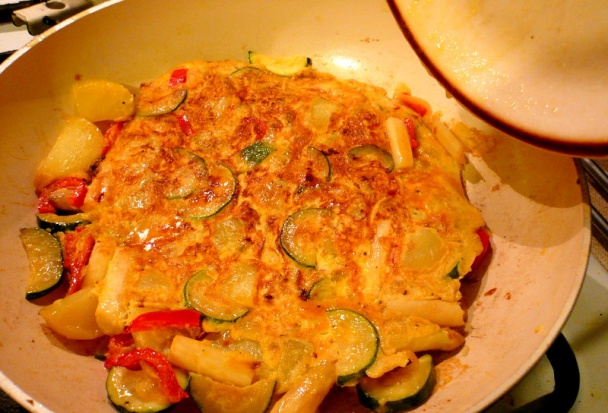 Tortilla paisana (španielska sedliacka omeleta) so špargľou (fotorecept) - obrázok 4