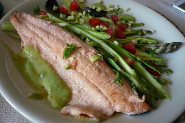 Skartovaná špargľa ako surový stužkový šalát - obrázok 6