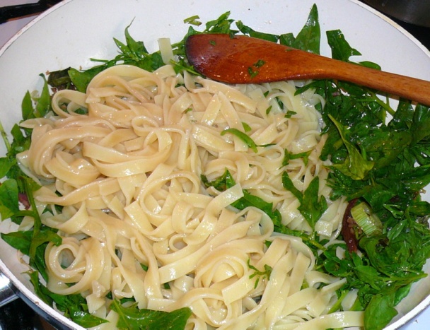 Fettuccine so špenátom a údenou slaninkou - obrázok 4