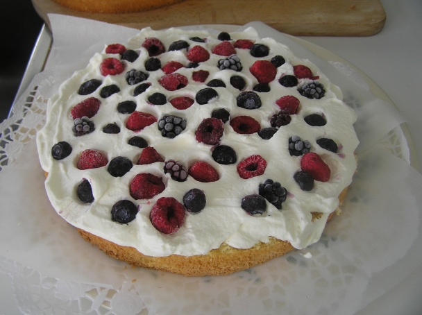 Šľahačkovo-ovocná torta s marcipánom (fotorecept) - obrázok 7