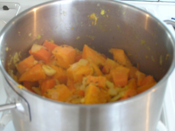 Tekvicová polievka s ryžou a kuracinou - obrázok 1