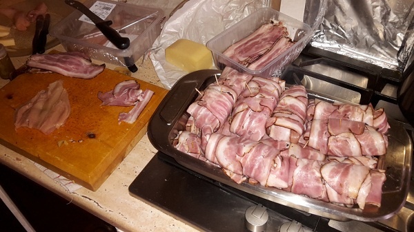 Zavináče z kuracieho mäska so slaninkou, syrom a šampiňónmi  - obrázok 1