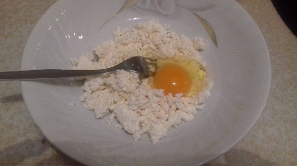 Pečené papriky plnené tvarohom s paradajkovou omáčkou (fotorecept) - obrázok 3