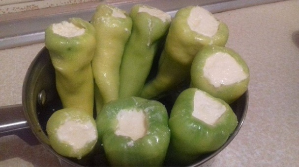 Pečené papriky plnené tvarohom s paradajkovou omáčkou (fotorecept) - obrázok 4