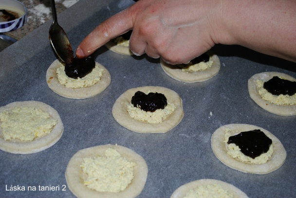 Koláče s tofu a slivkovým lekvárom  - obrázok 9