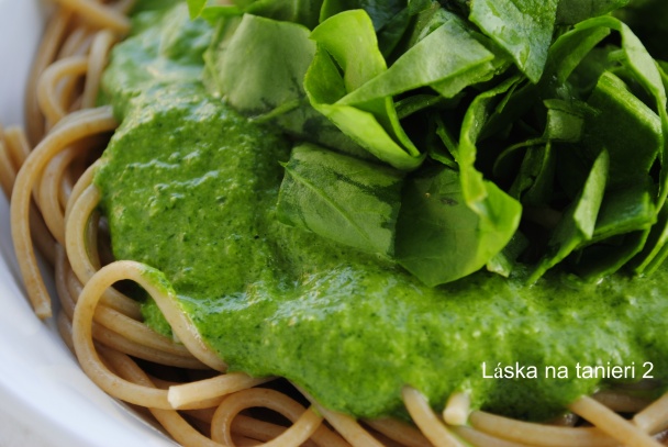 Špagety celozrnné so špenátovým pestom - obrázok 1