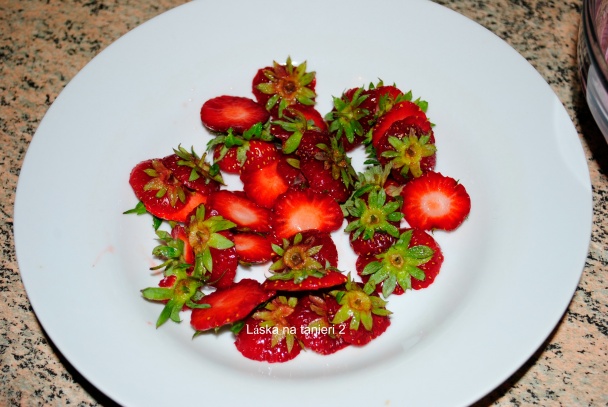 Raw jahodová torta (fotorecept) - obrázok 7