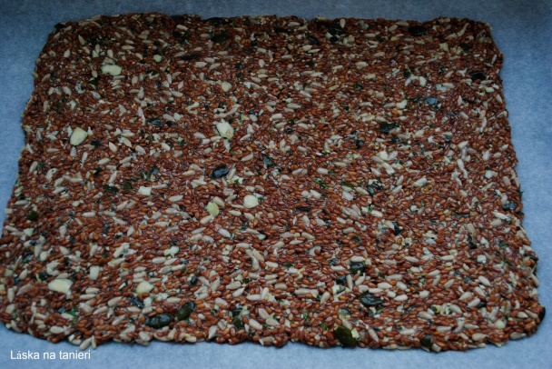 Tofu na cibuli, kurkume a ľanové krekry - obrázok 1