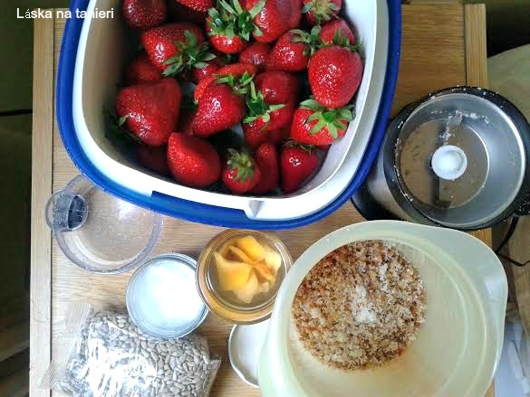 Nepečený jahodový dezert - obrázok 1