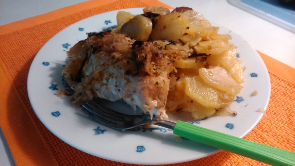 Pečené kura so zemiakmi a kyslou kapustou - obrázok 3