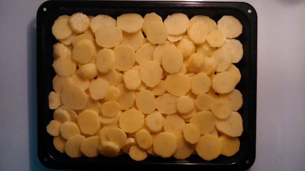 Pečené kura so zemiakmi a smotanou - obrázok 1