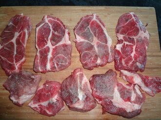 Krkovička s horčicou, zelerom a sušenými slivkami (fotorecept) - obrázok 1