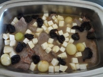 Krkovička s horčicou, zelerom a sušenými slivkami (fotorecept) - obrázok 4