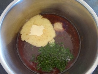 Krkovička s horčicou, zelerom a sušenými slivkami (fotorecept) - obrázok 6