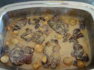 Krkovička s horčicou, zelerom a sušenými slivkami (fotorecept) - obrázok 7