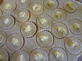 Pečené pirohy plnené s feta syrom (fotorecept) - obrázok 4