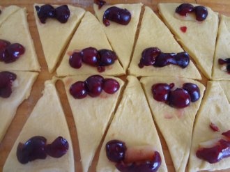 Čerešňové rohlíčky - croissants (fotorecept) - obrázok 7