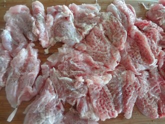 Kuracie kúsky v smotanovo - cesnakovej omáčke (fotorecept) - obrázok 1