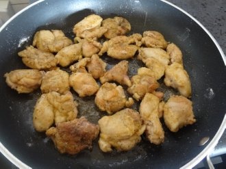 Kuracie kúsky v smotanovo - cesnakovej omáčke (fotorecept) - obrázok 4