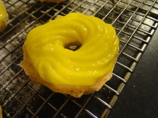 Malé kokosové bábovky plnené citrónovým maslom (fotorecept) - obrázok 8