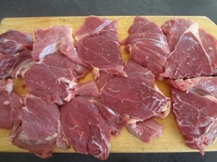 Hovädzie s hríbami zapečené pod plátkami  zemiakov (fotorecept) - obrázok 2