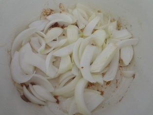 Hovädzie s hríbami zapečené pod plátkami  zemiakov (fotorecept) - obrázok 4