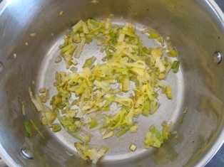 Mrkvová polievka s karfiolom a s vyprážanými cibuľovými kolieskami (fotorecept) - obrázok 1