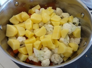 Mrkvová polievka s karfiolom a s vyprážanými cibuľovými kolieskami (fotorecept) - obrázok 3