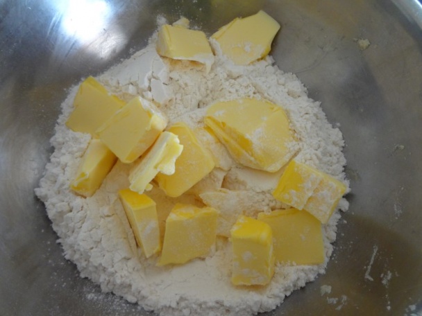 Slaný koláč s hríbikami a šunkou (fotorecept) - obrázok 1