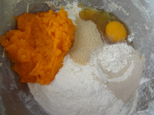 Rohlíky a žemle zo žltej tekvice (fotorecept) - obrázok 1