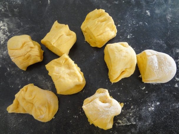 Rohlíky a žemle zo žltej tekvice (fotorecept) - obrázok 3