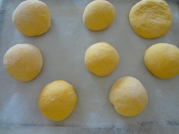 Rohlíky a žemle zo žltej tekvice (fotorecept) - obrázok 4