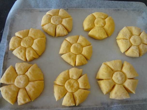 Rohlíky a žemle zo žltej tekvice (fotorecept) - obrázok 6