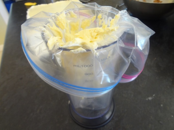 Ďaľšia torta s ružami (fotorecept) - obrázok 10