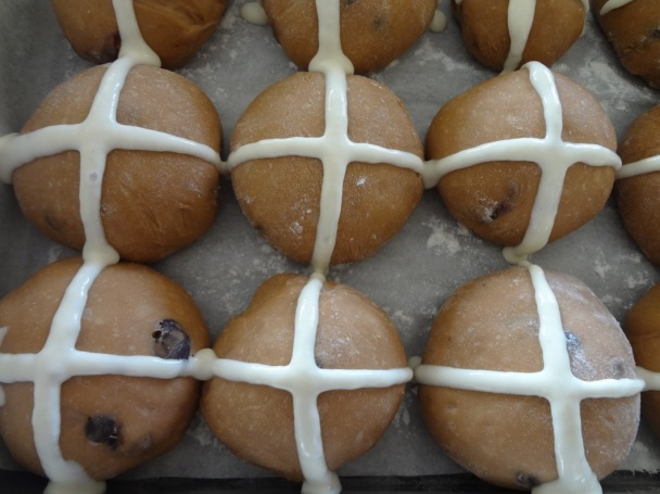 Čokoládové veľkonočné buchtičky-Chocolate Hot Cross Buns (fotorecept) - obrázok 7
