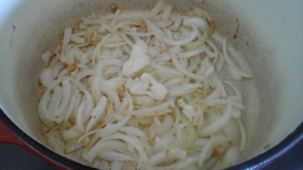 Kuracie stehná dusené s toskánskym kelom na haluškách s bylinkami (fotorecept) - obrázok 4