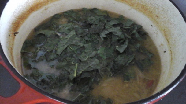 Kuracie stehná dusené s toskánskym kelom na haluškách s bylinkami (fotorecept) - obrázok 10